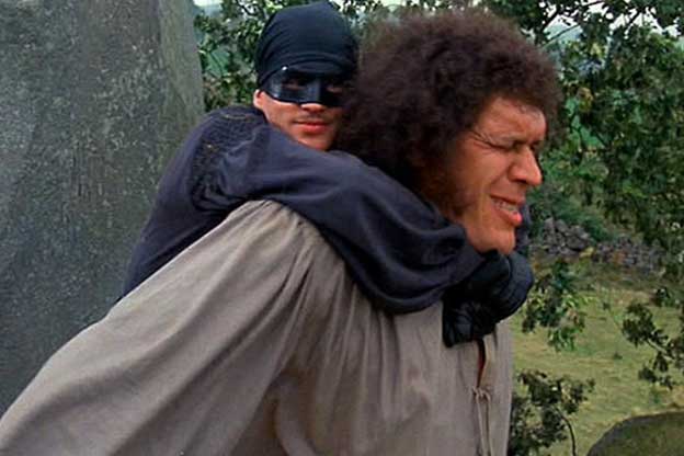 El Gigante luchando con Wesly, Wesly lo tiene atrapado por el cuello